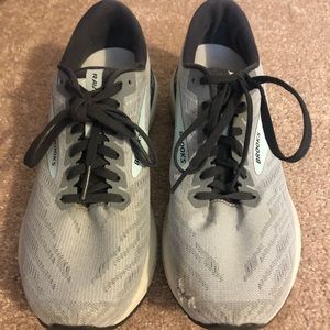 Brooks women’s Launch GTS 7 running shoes